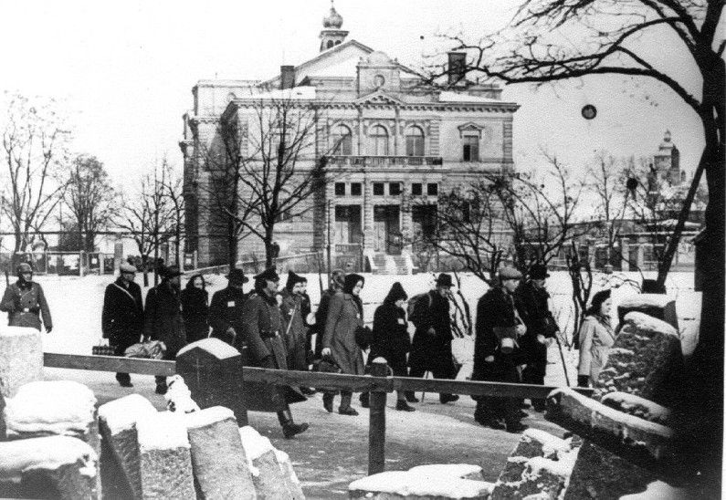 Jewish families being deported from Plzen